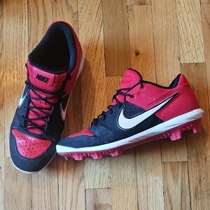 Nike Men's Red, Black & White Athletic Cleats